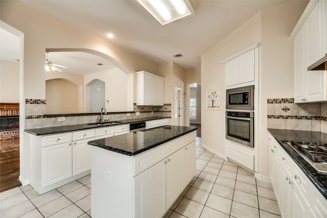 3902 Harlington Lane, Richardson, TX 75082