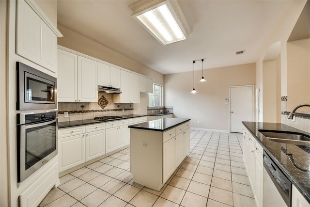 3902 Harlington Lane, Richardson, TX 75082