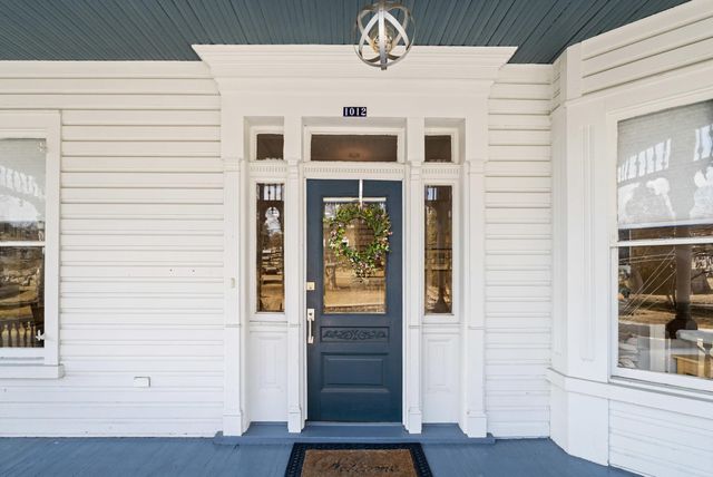 1012 W BEVERLEY ST, Staunton, VA 24401