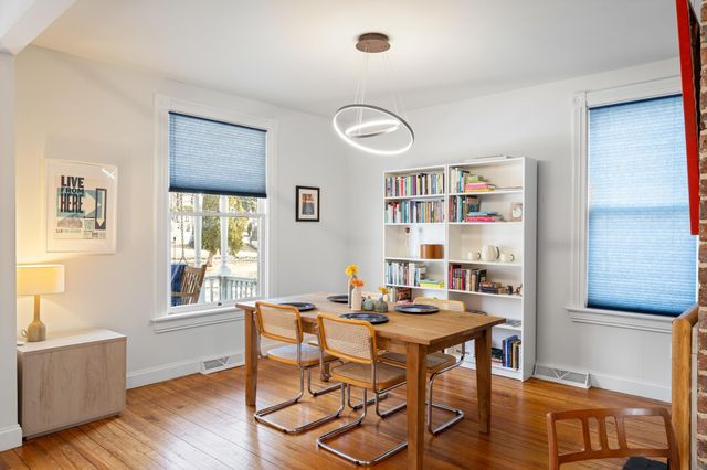 1012 W BEVERLEY ST, Staunton, VA 24401