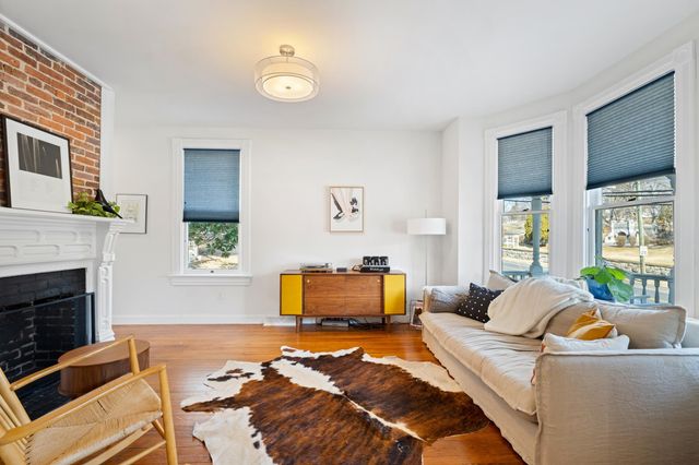 1012 W BEVERLEY ST, Staunton, VA 24401