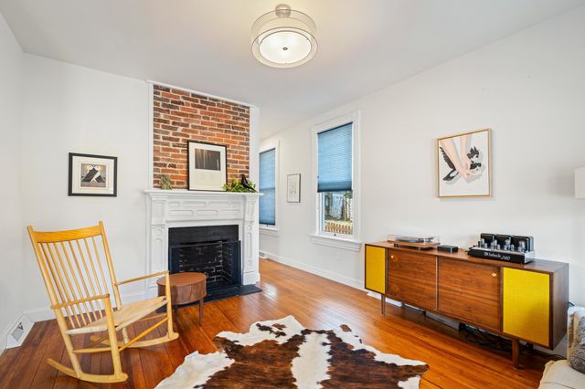 1012 W BEVERLEY ST, Staunton, VA 24401