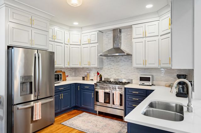 1012 W BEVERLEY ST, Staunton, VA 24401