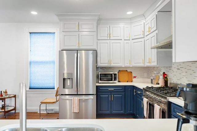 1012 W BEVERLEY ST, Staunton, VA 24401