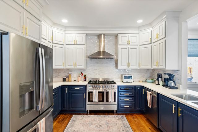 1012 W BEVERLEY ST, Staunton, VA 24401