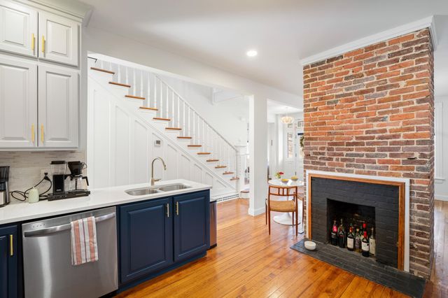 1012 W BEVERLEY ST, Staunton, VA 24401