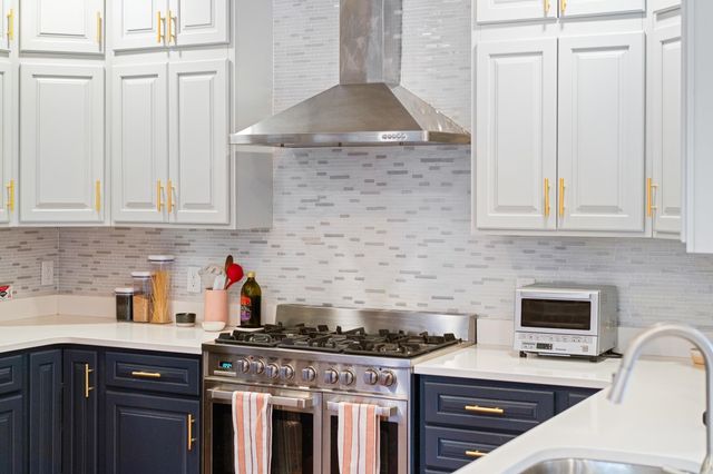 1012 W BEVERLEY ST, Staunton, VA 24401