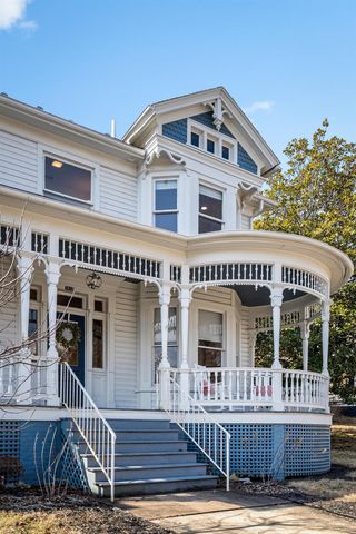 1012 W BEVERLEY ST, Staunton, VA 24401