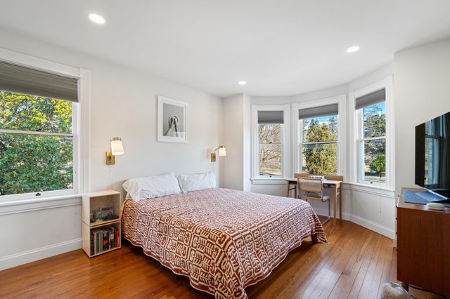 1012 W BEVERLEY ST, Staunton, VA 24401