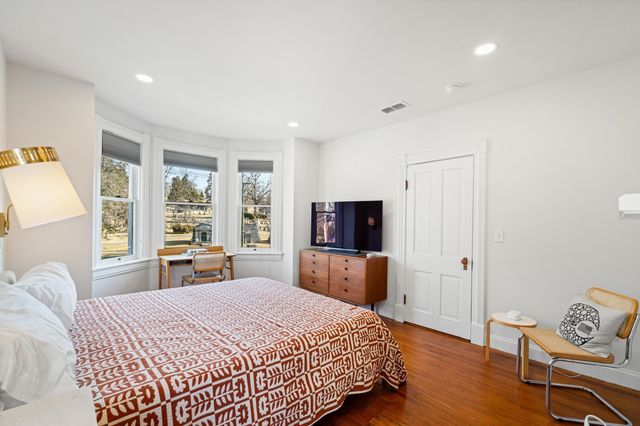 1012 W BEVERLEY ST, Staunton, VA 24401