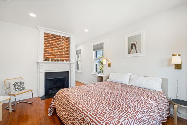 1012 W BEVERLEY ST, Staunton, VA 24401