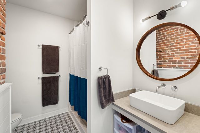 1012 W BEVERLEY ST, Staunton, VA 24401