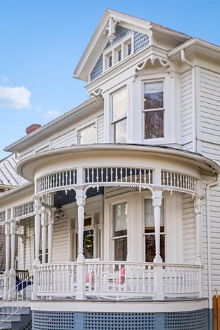 1012 W BEVERLEY ST, Staunton, VA 24401