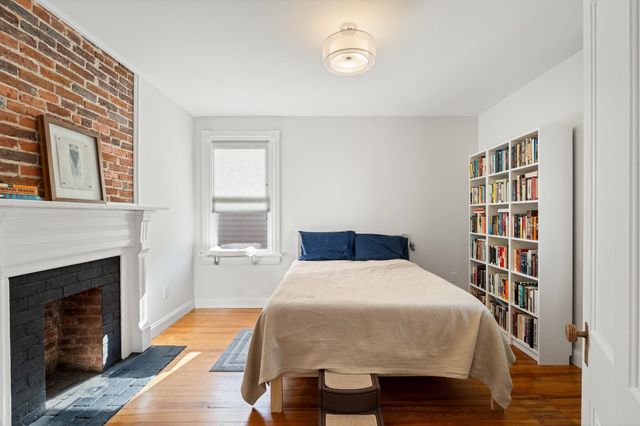 1012 W BEVERLEY ST, Staunton, VA 24401