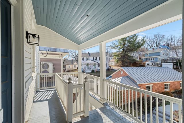 1012 W BEVERLEY ST, Staunton, VA 24401