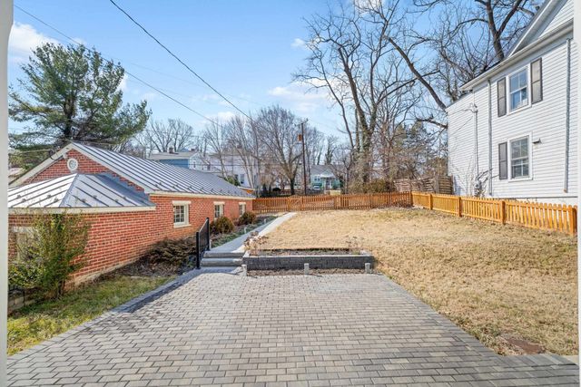 1012 W BEVERLEY ST, Staunton, VA 24401