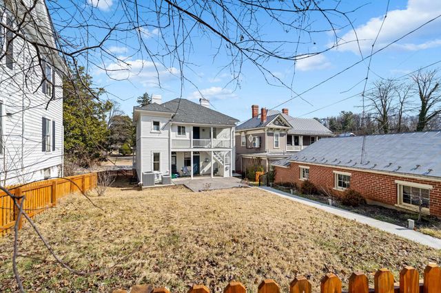 1012 W BEVERLEY ST, Staunton, VA 24401