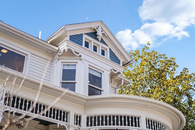 1012 W BEVERLEY ST, Staunton, VA 24401