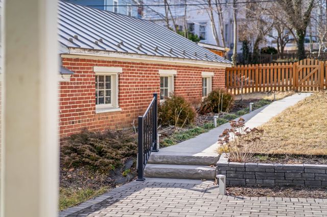 1012 W BEVERLEY ST, Staunton, VA 24401