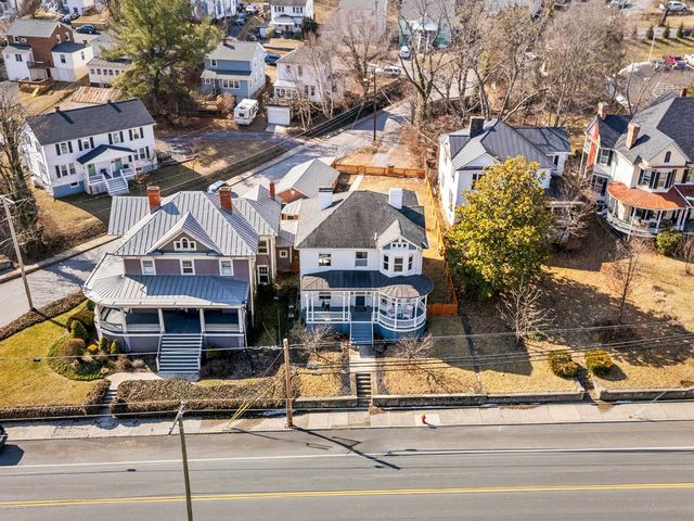 1012 W BEVERLEY ST, Staunton, VA 24401