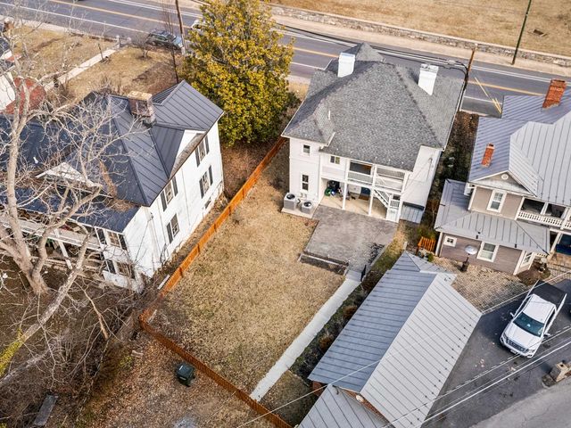 1012 W BEVERLEY ST, Staunton, VA 24401