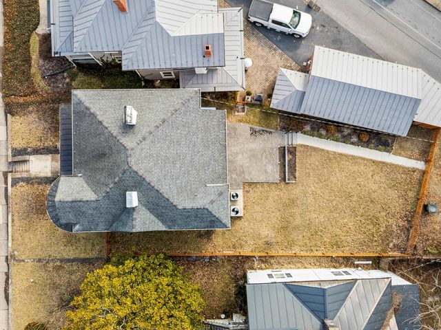 1012 W BEVERLEY ST, Staunton, VA 24401