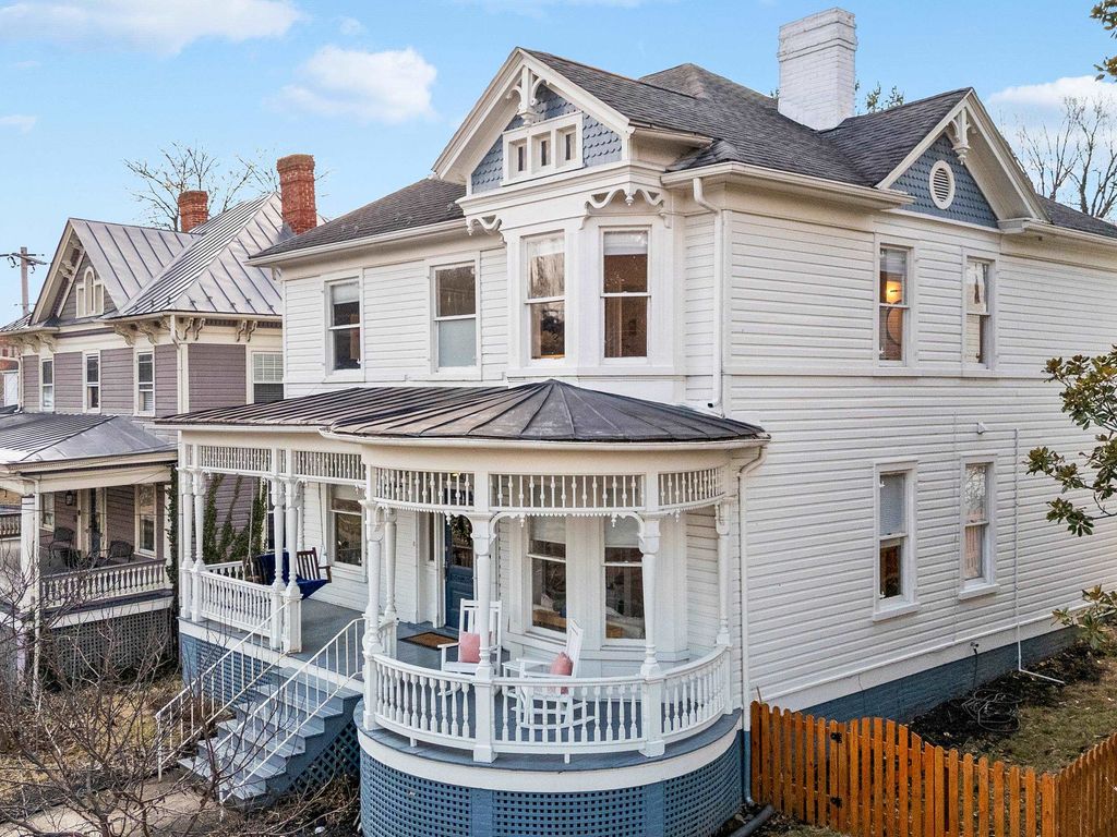 1012 W BEVERLEY ST, Staunton, VA 24401