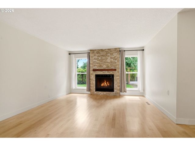 5019 Sw SWEENEY St, Portland, OR 97221