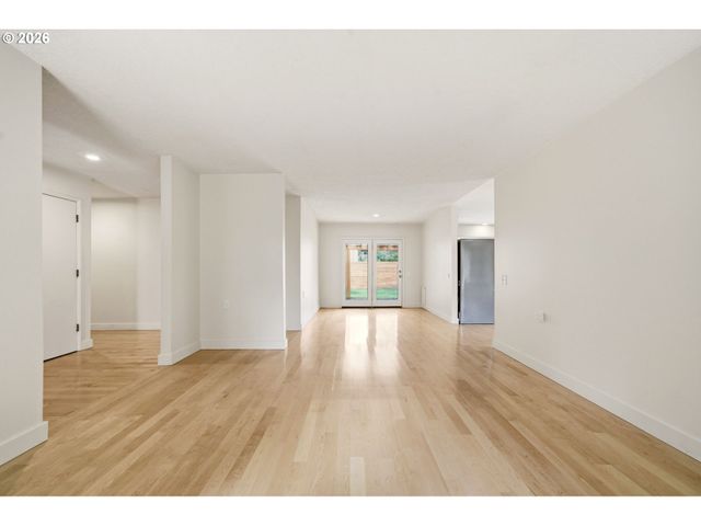 5019 Sw SWEENEY St, Portland, OR 97221