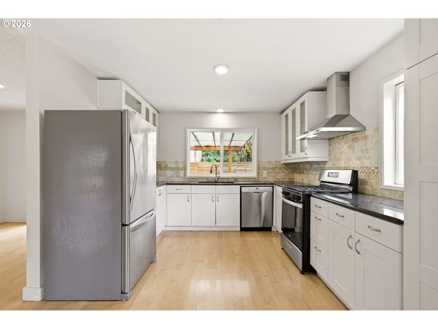 5019 Sw SWEENEY St, Portland, OR 97221