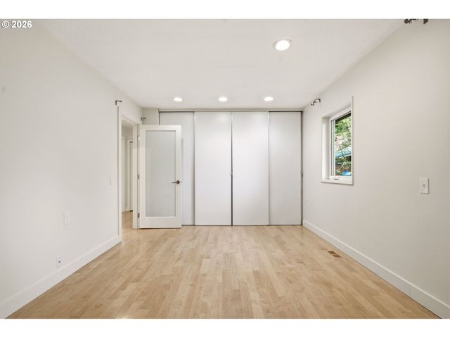 5019 Sw SWEENEY St, Portland, OR 97221