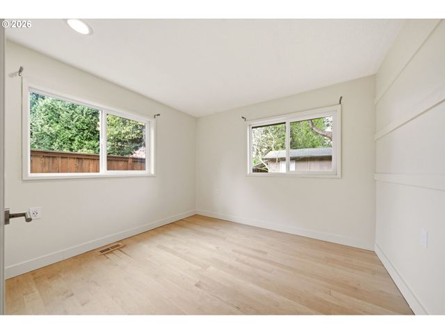 5019 Sw SWEENEY St, Portland, OR 97221