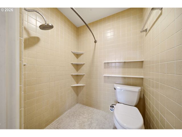 5019 Sw SWEENEY St, Portland, OR 97221