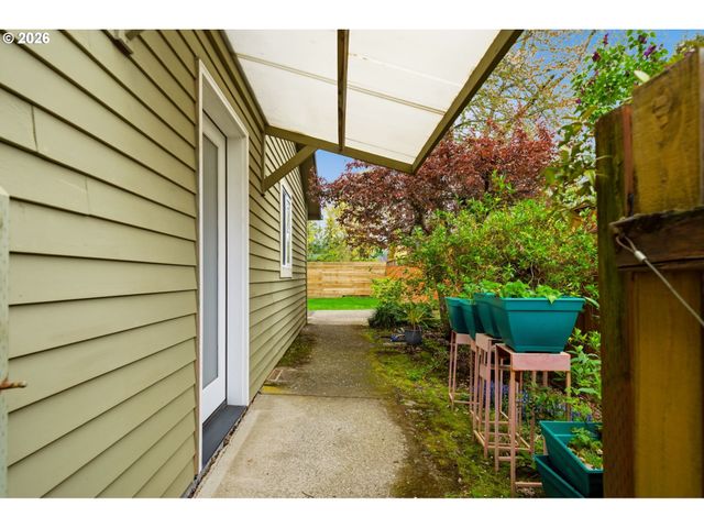 5019 Sw SWEENEY St, Portland, OR 97221