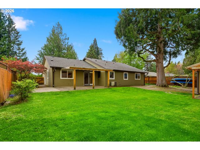 5019 Sw SWEENEY St, Portland, OR 97221