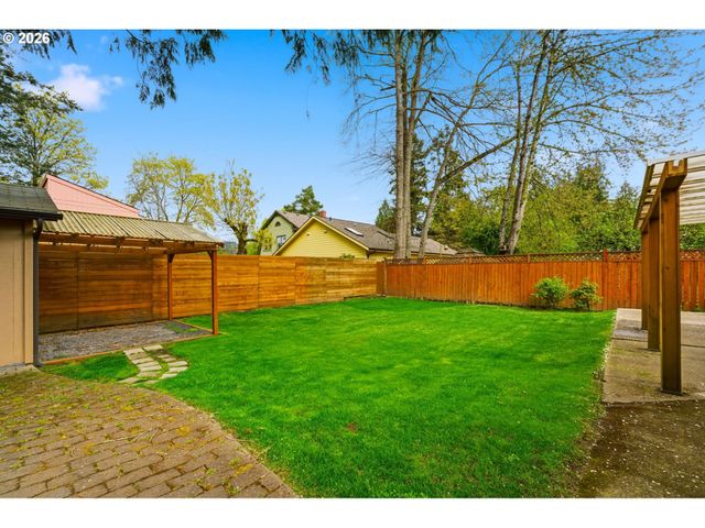 5019 Sw SWEENEY St, Portland, OR 97221
