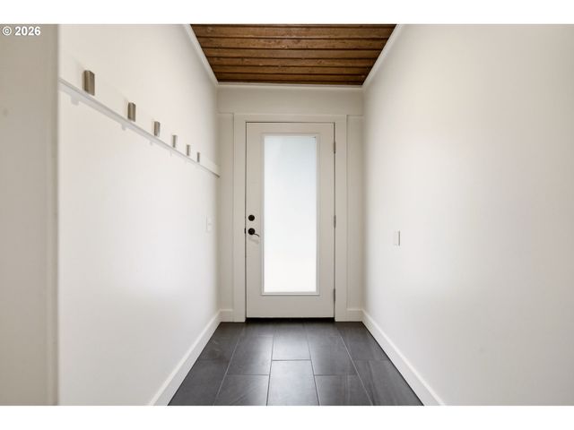 5019 Sw SWEENEY St, Portland, OR 97221