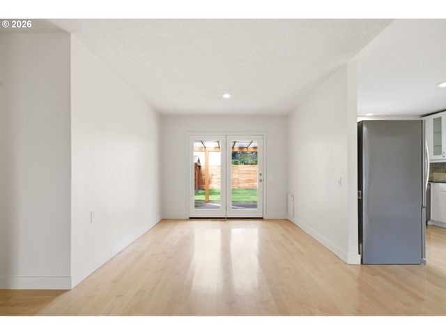 5019 Sw SWEENEY St, Portland, OR 97221