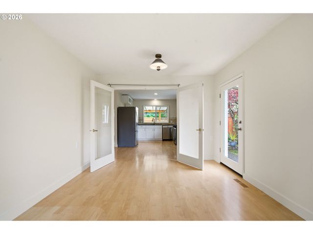 5019 Sw SWEENEY St, Portland, OR 97221