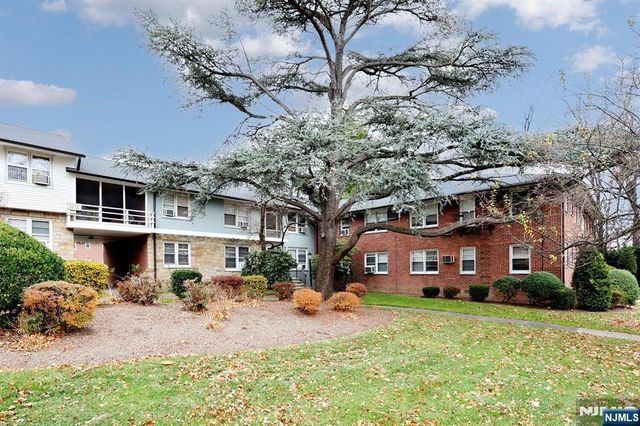 26-19 Fair Lawn Avenue E, Fair Lawn, NJ 07410