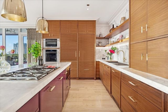 9 W Walton Street 2202, Chicago, IL 60610