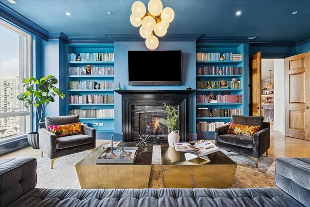 9 W Walton Street 2202, Chicago, IL 60610