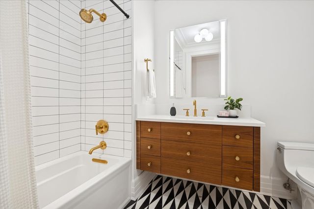 9 W Walton Street 2202, Chicago, IL 60610