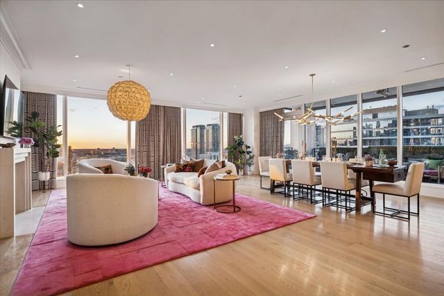 9 W Walton Street 2202, Chicago, IL 60610