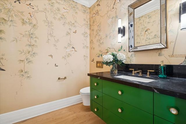 9 W Walton Street 2202, Chicago, IL 60610