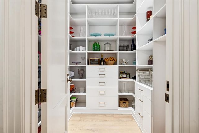 9 W Walton Street 2202, Chicago, IL 60610