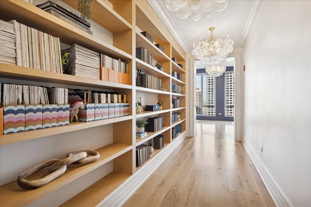 9 W Walton Street 2202, Chicago, IL 60610