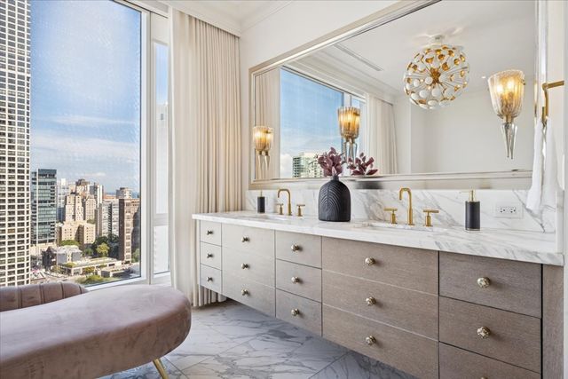 9 W Walton Street 2202, Chicago, IL 60610