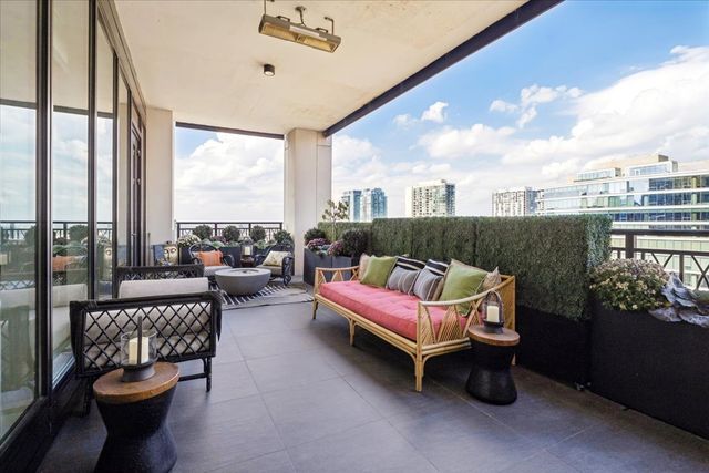 9 W Walton Street 2202, Chicago, IL 60610