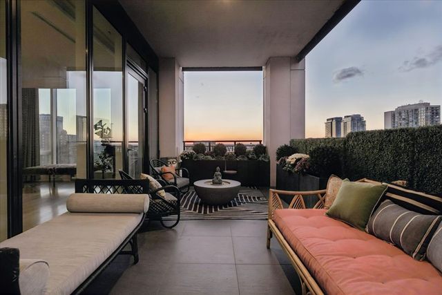 9 W Walton Street 2202, Chicago, IL 60610